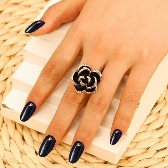 Elegant Black Rose Rhinestone Ring Golden Adjustable - Picture 1 of 7